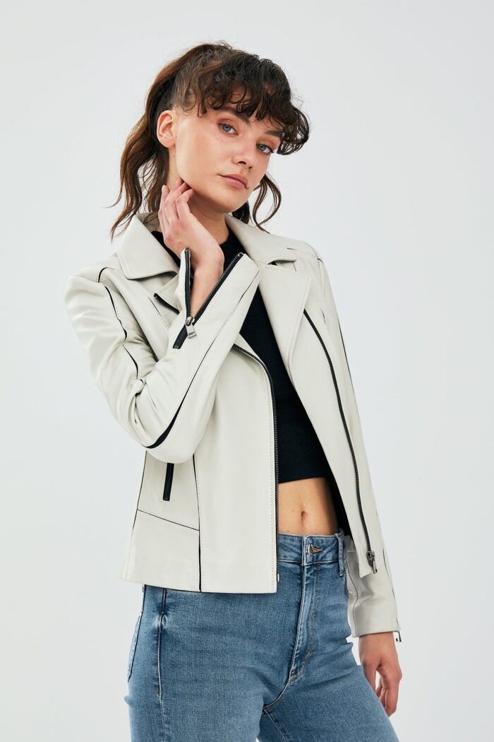 Kiara Xhaketë Lëkure Bezhë Slim Fit Biker për Femra - Image 2