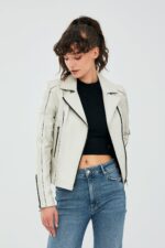 Kiara Xhaketë Lëkure Bezhë Slim Fit Biker për Femra - Image 3