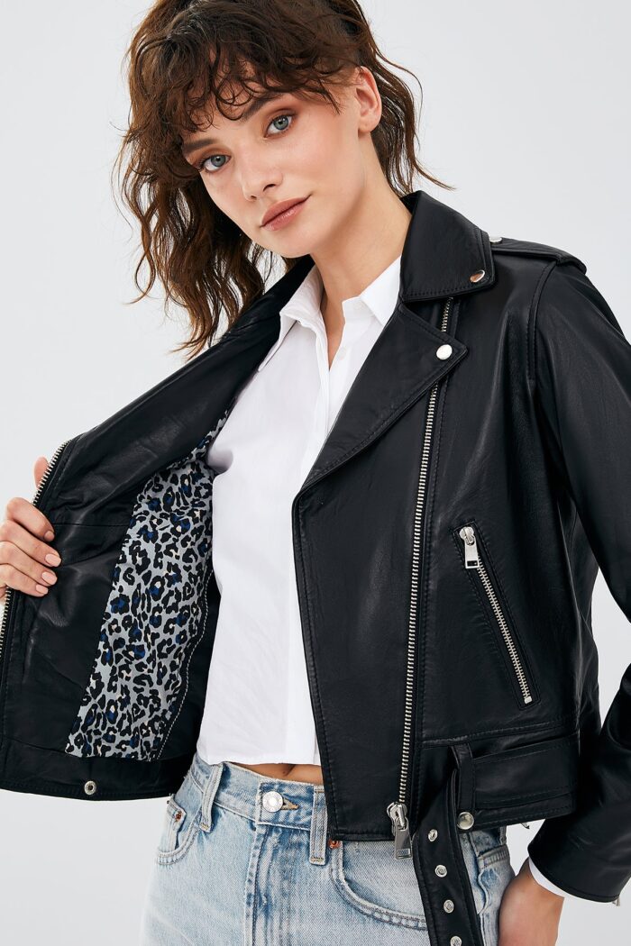 Newage Xhaketë Lëkure e Zezë Slim Fit Biker për Femra - Image 10