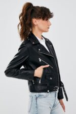 Newage Xhaketë Lëkure e Zezë Slim Fit Biker për Femra - Image 4