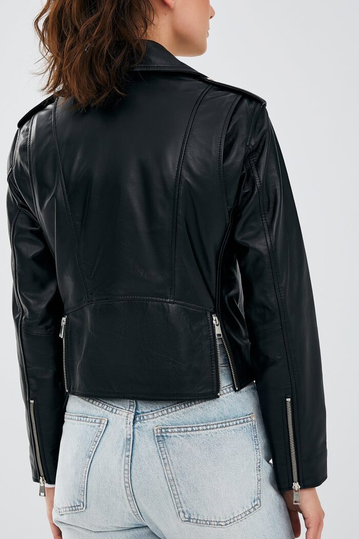 Newage Xhaketë Lëkure e Zezë Slim Fit Biker për Femra - Image 8