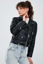 Newage Xhaketë Lëkure e Zezë Slim Fit Biker për Femra - Image 9