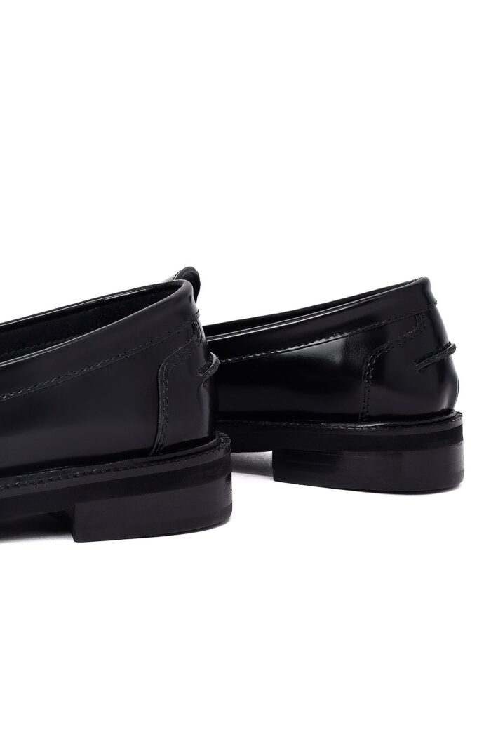 Loafer Lëkure e Zezë me Kopsë Maskulin për Femra - Image 10