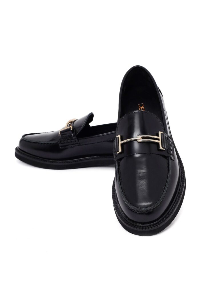 Loafer Lëkure e Zezë me Kopsë Maskulin për Femra - Image 11