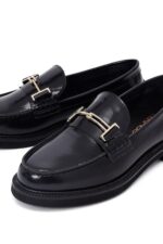Loafer Lëkure e Zezë me Kopsë Maskulin për Femra - Image 12