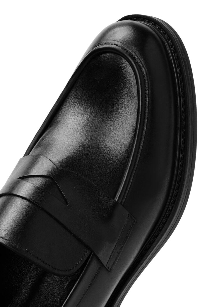 Këpucë loafer klasike prej lëkure për meshkuj, e zezë - Image 17