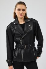 Zendaya Xhaketë Lëkure e Zezë me Detaje Biker për Femra - Image 2