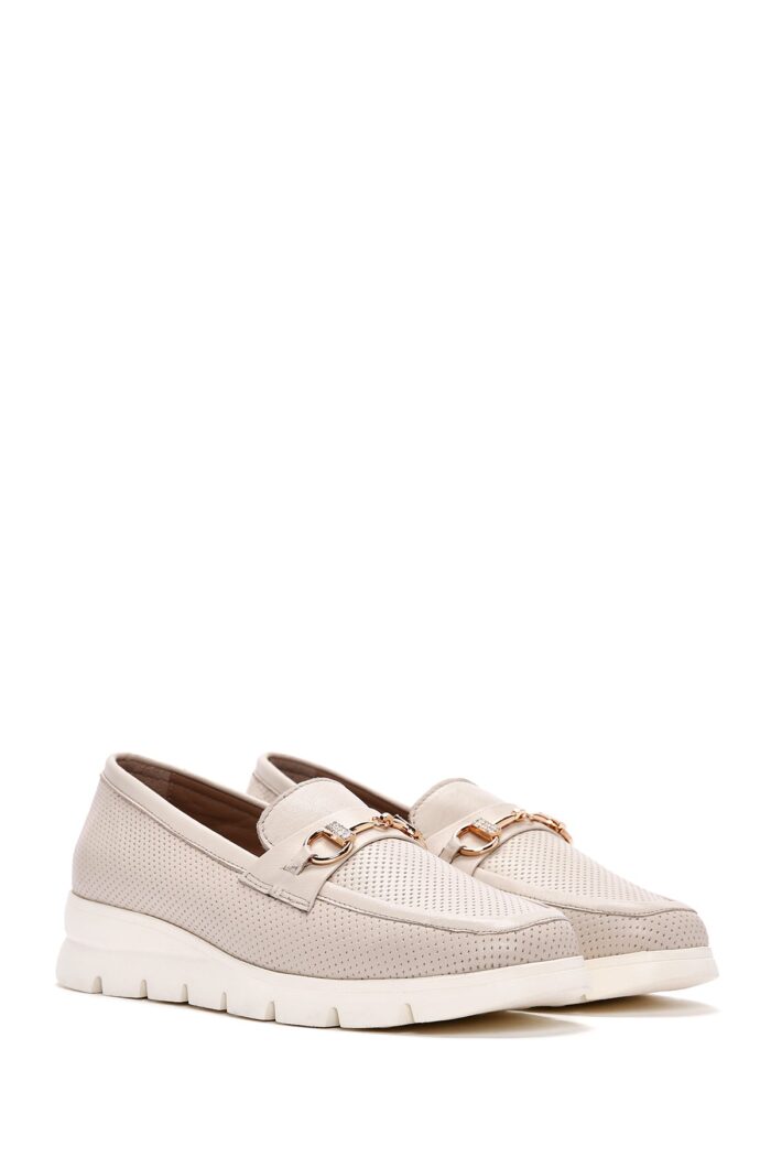 Loafer Lëkure Krem me Kopsë Comfort për Femra - Image 3