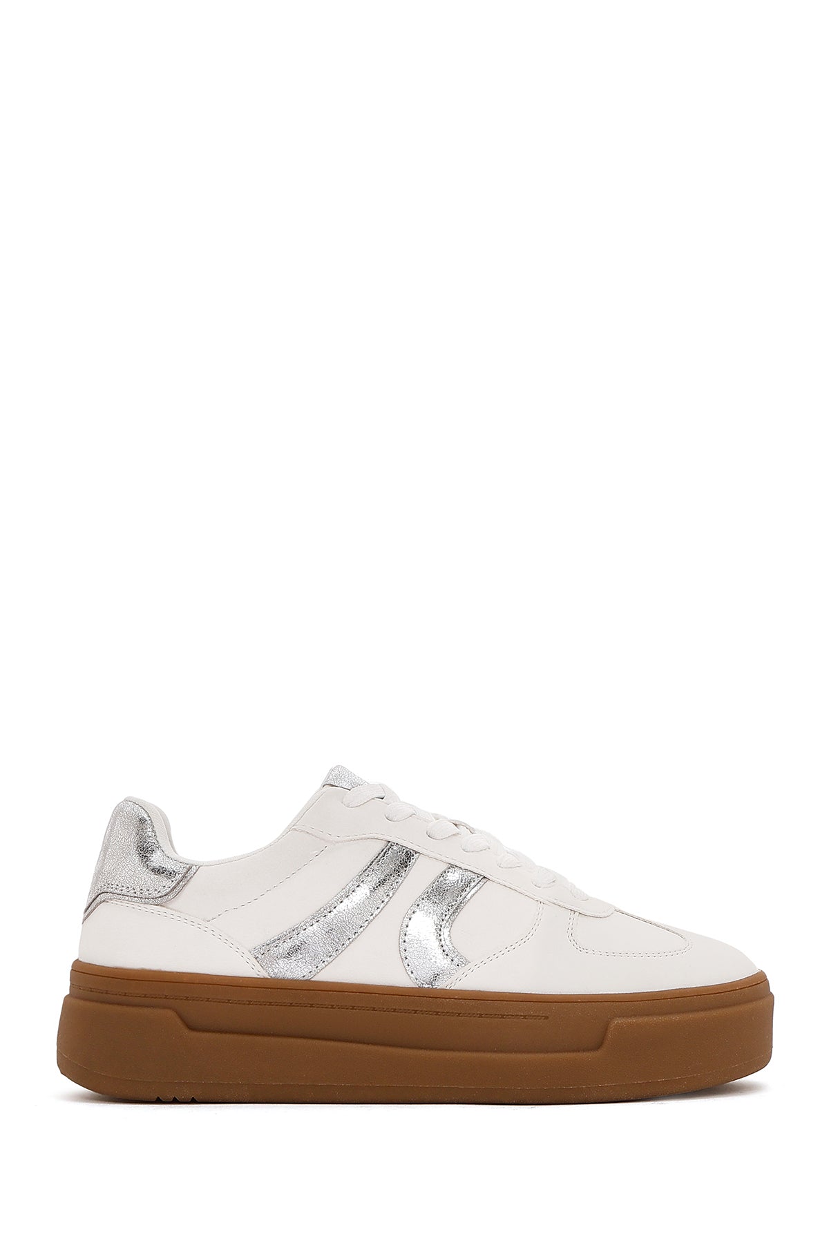 9051003f3598ef177da55c73b6c2de7b.jpg Sneaker e Bardhë me Lidhëse e Trashë me Tabane për Femra - Image 1