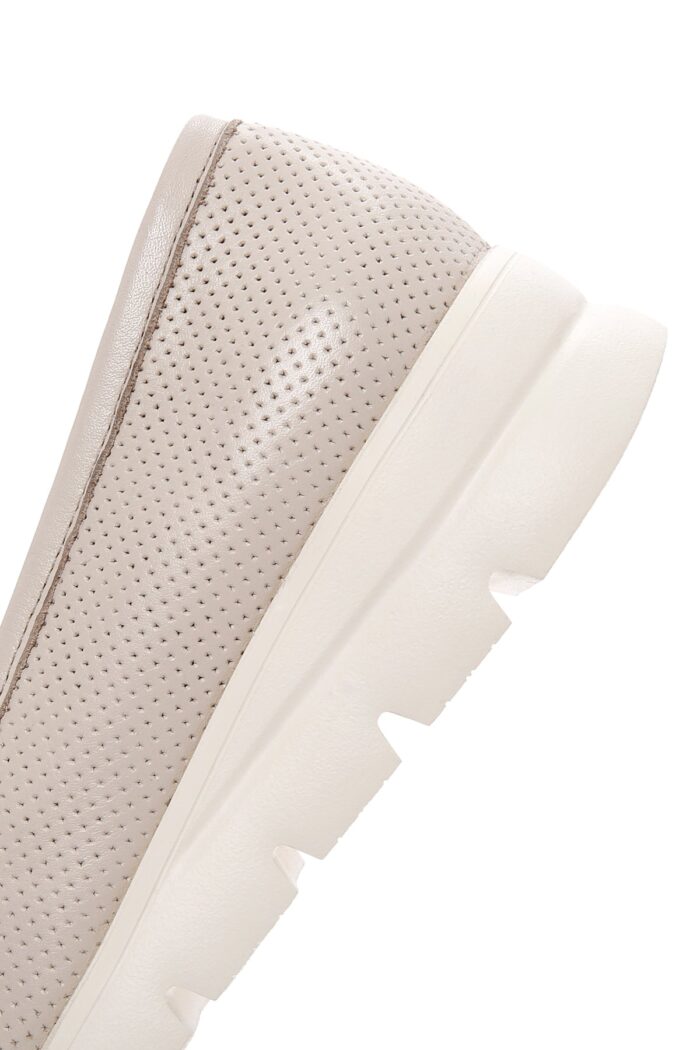 Loafer Lëkure Krem me Kopsë Comfort për Femra - Image 8
